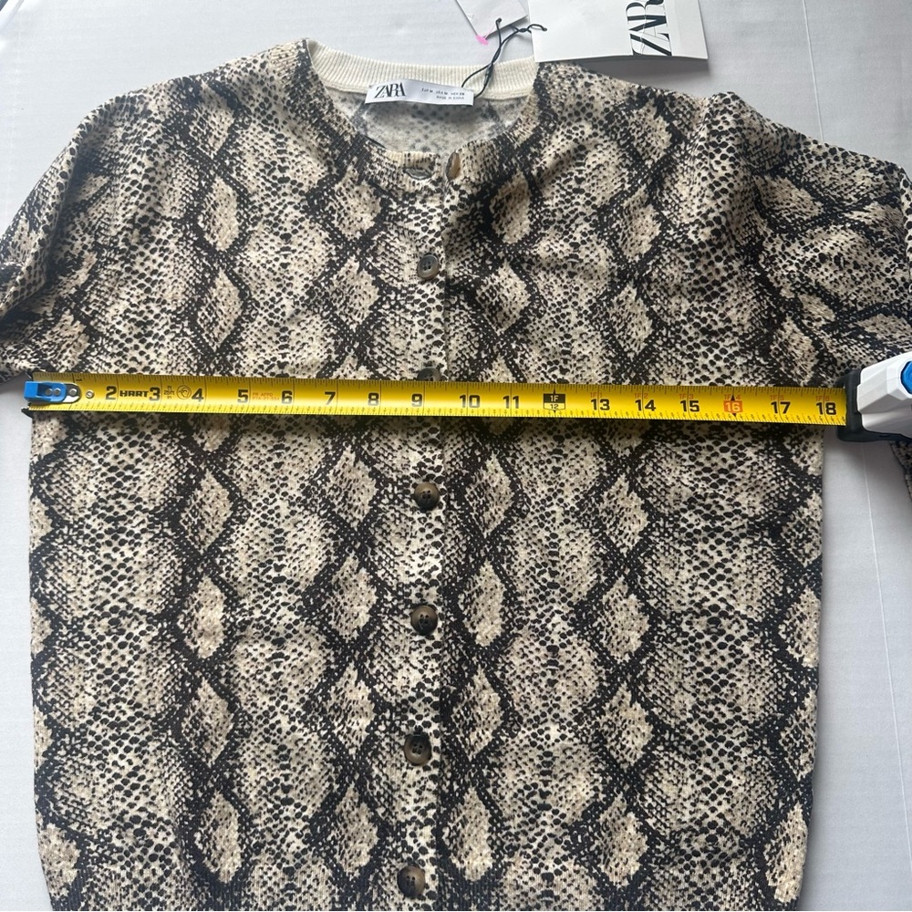 Zara NWT Women’s Cream/Brown Snake Print Knit Cardigan (medium) - Picture 4 of 7